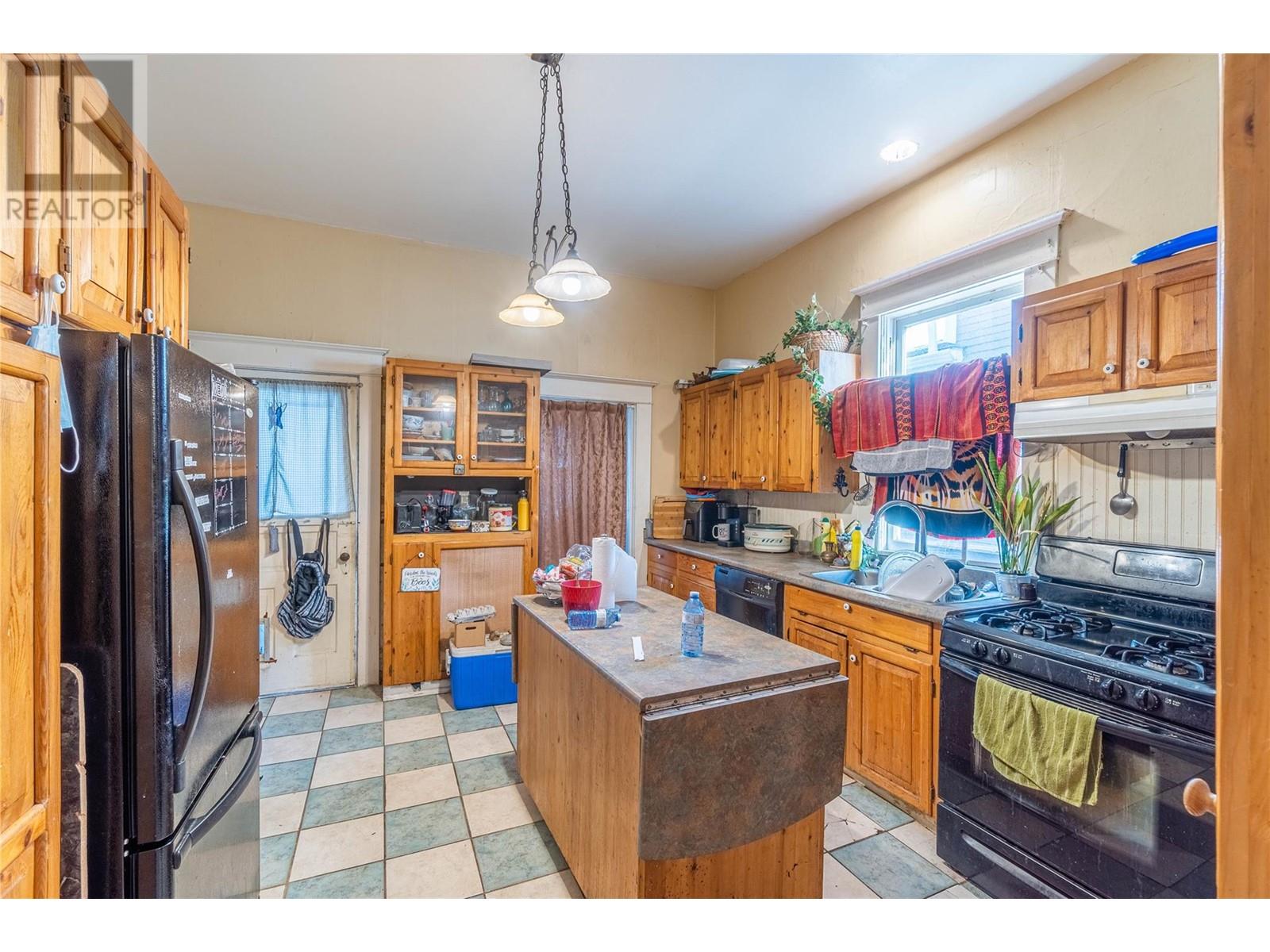 Photo 32 of 608 St Paul Street, Kamloops BC