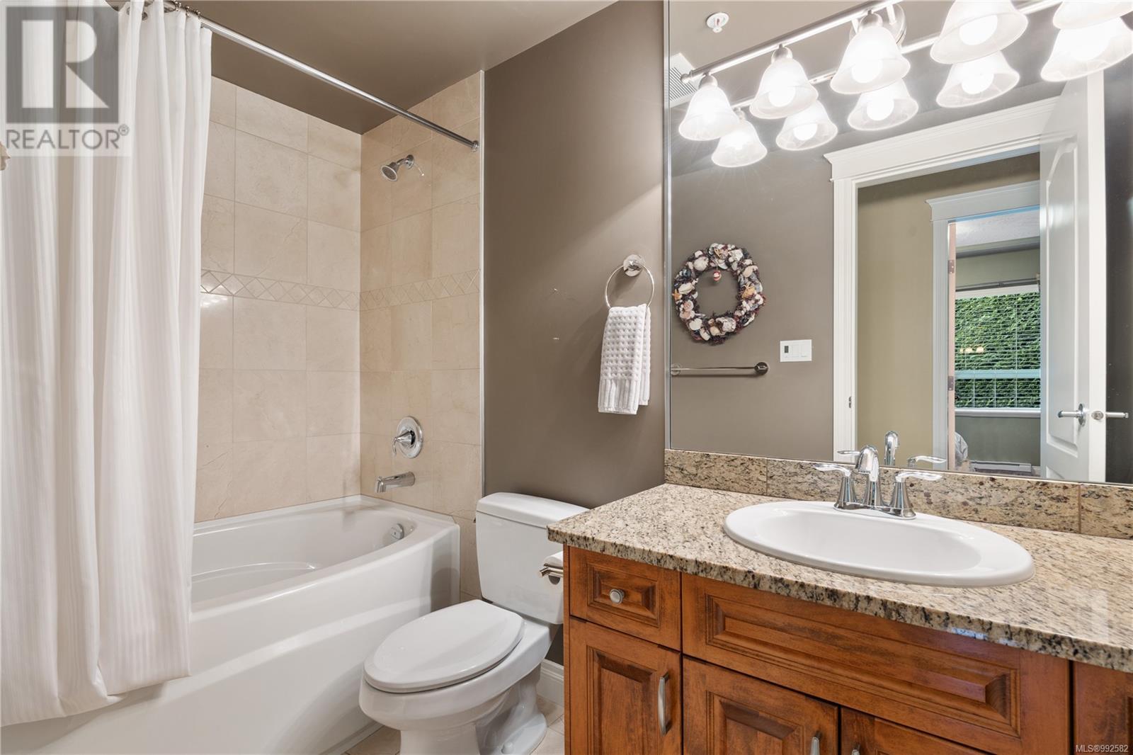 415 3666 Royal Vista Way, Courtenay real estate listing 992582