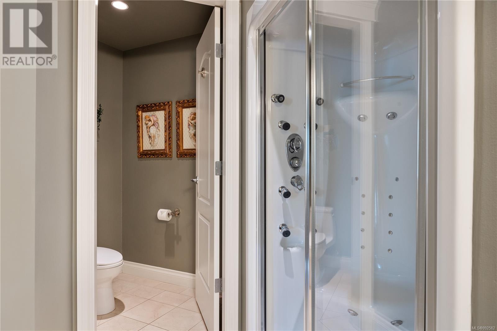 415 3666 Royal Vista Way, Courtenay real estate listing 992582