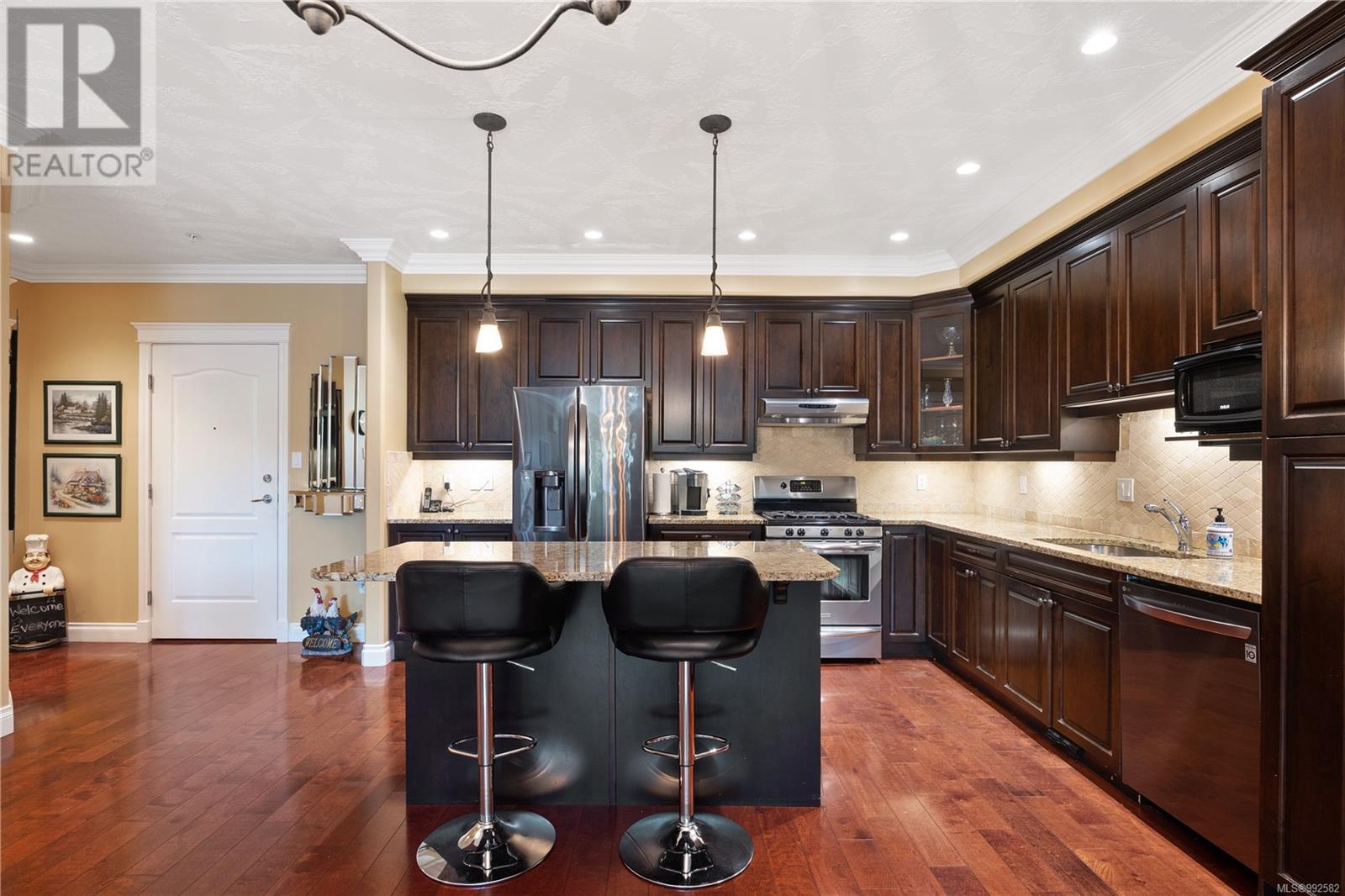 415 3666 Royal Vista Way, Courtenay real estate listing 992582