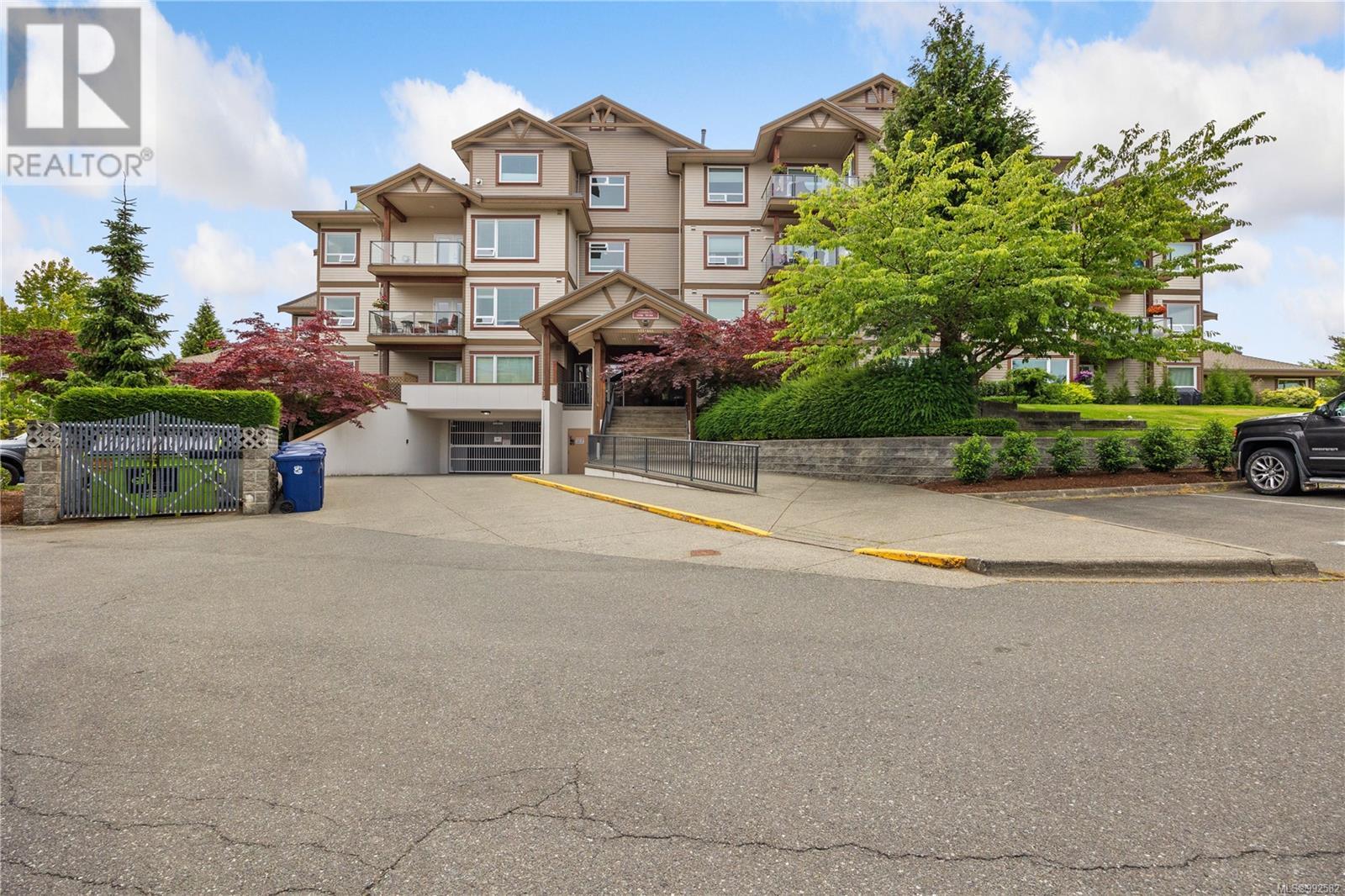415 3666 Royal Vista Way, Courtenay real estate listing 992582
