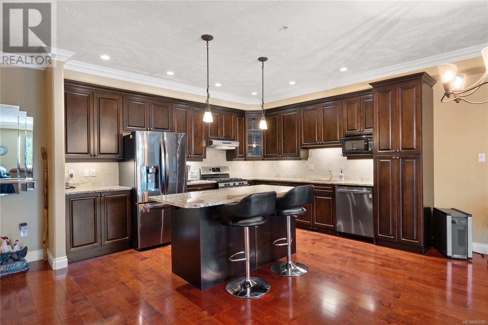 415 3666 Royal Vista Way, Courtenay real estate listing 992582