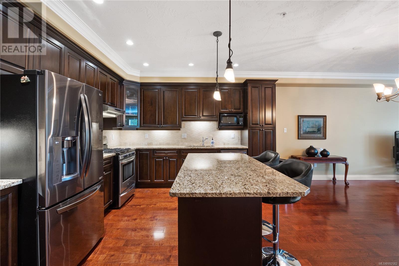 415 3666 Royal Vista Way, Courtenay real estate listing 992582