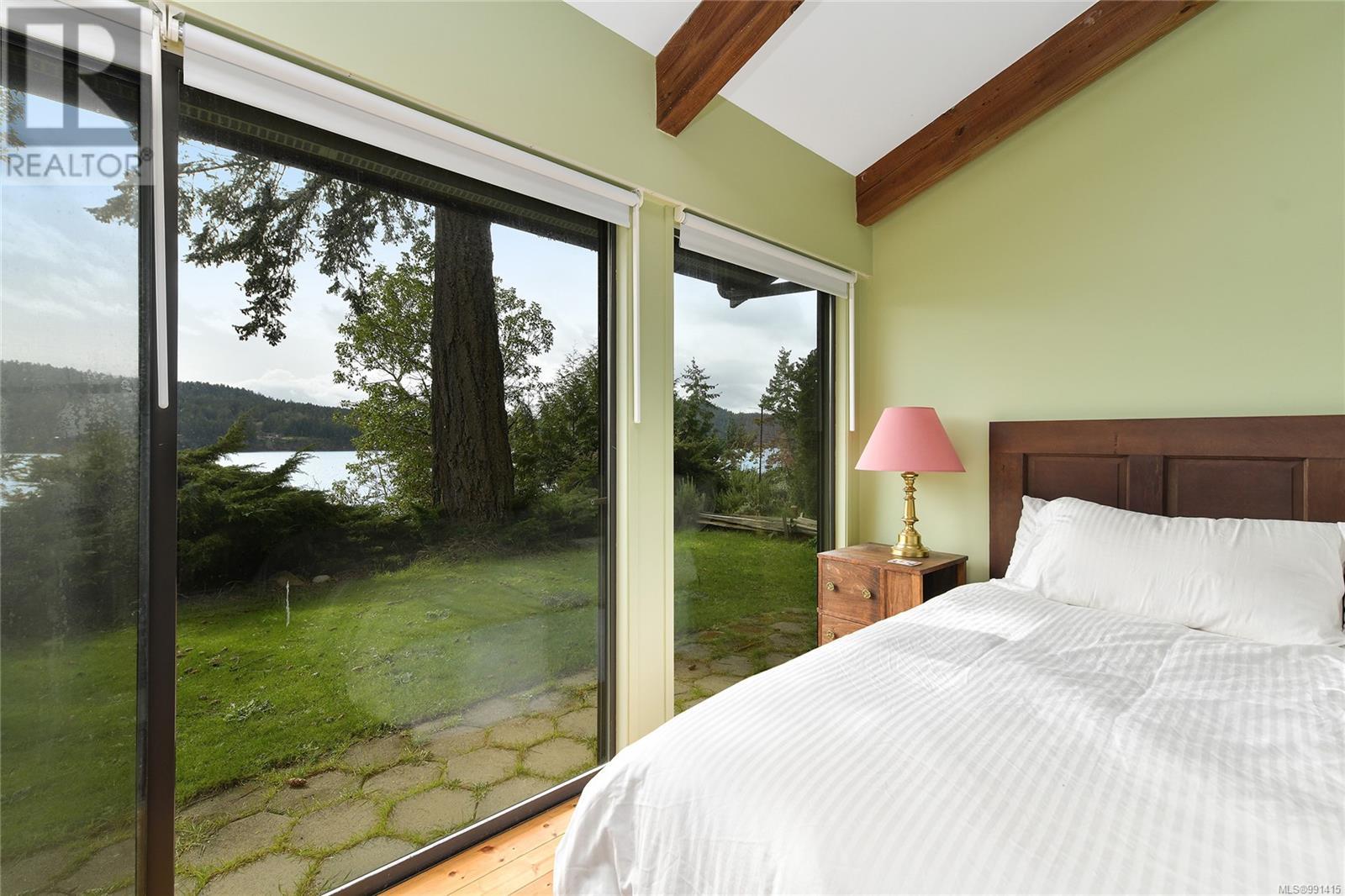  524 Bay Turnabout, Mayne Island