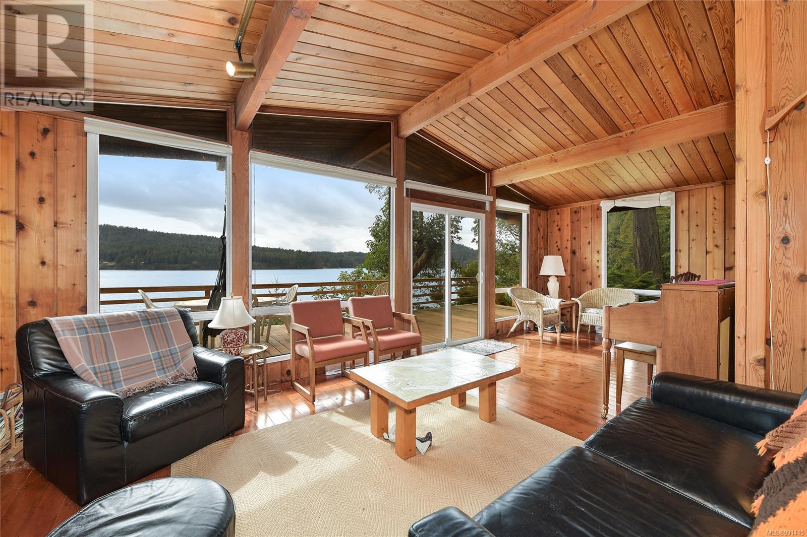  524 Bay Turnabout, Mayne Island