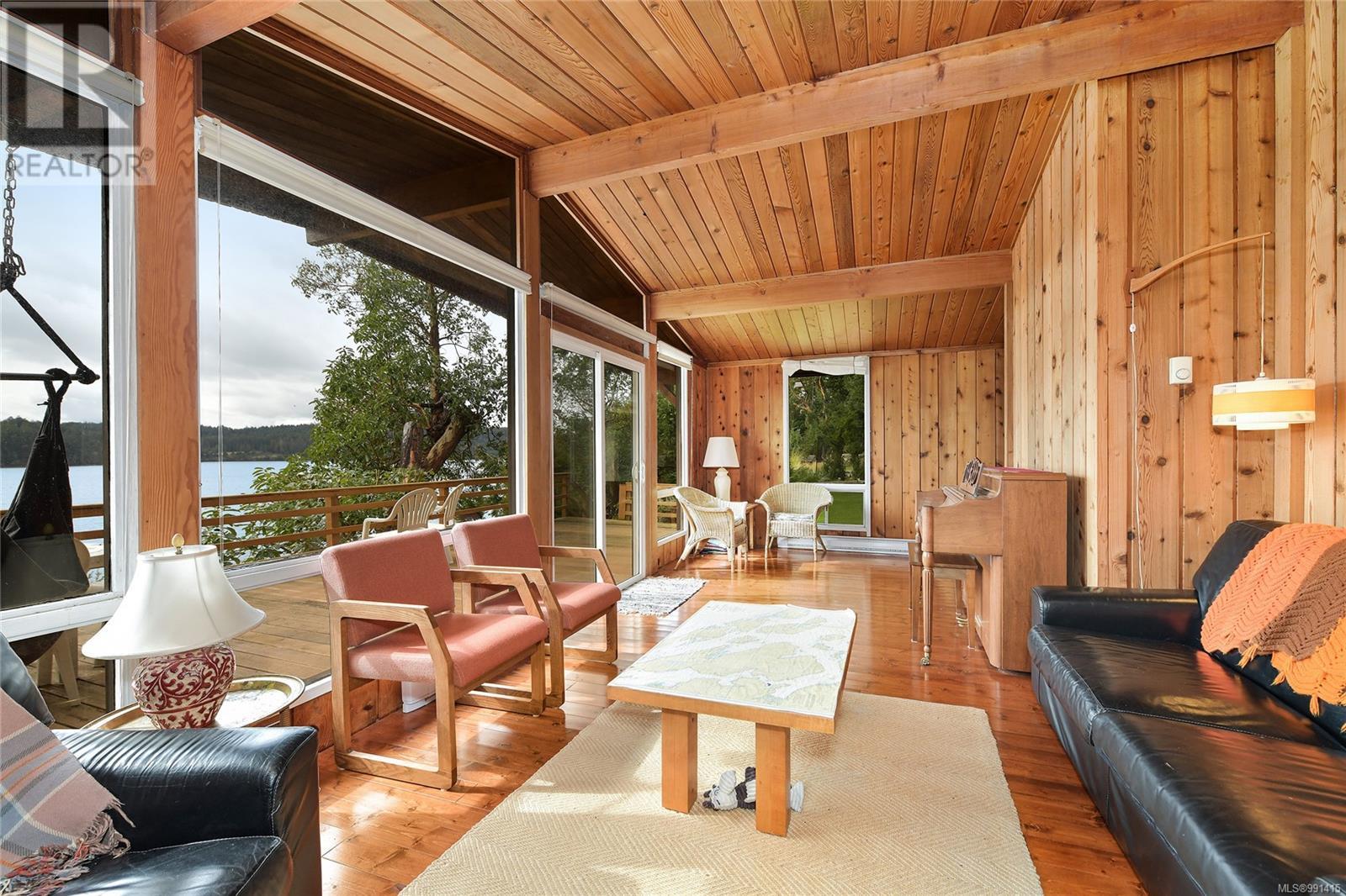  524 Bay Turnabout, Mayne Island