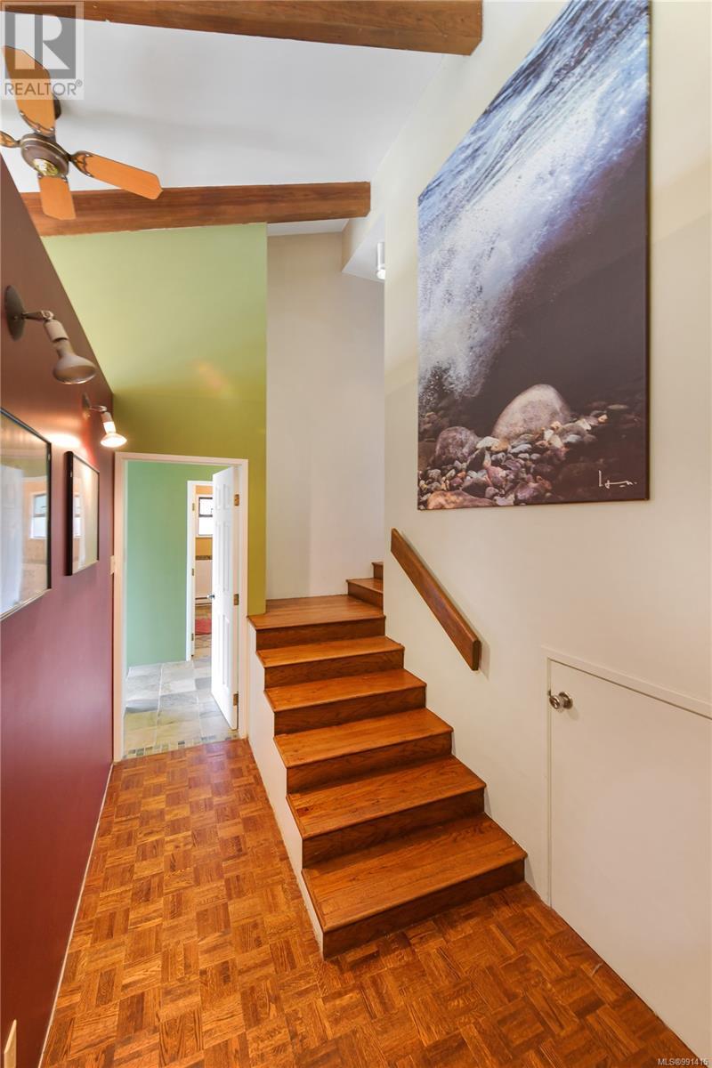  524 Bay Turnabout, Mayne Island