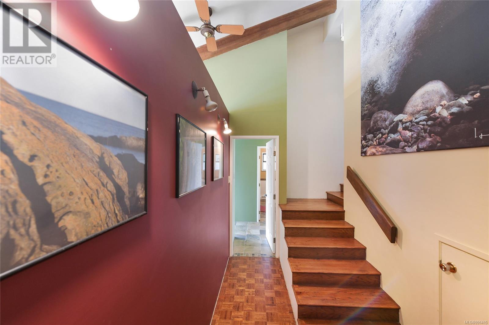  524 Bay Turnabout, Mayne Island