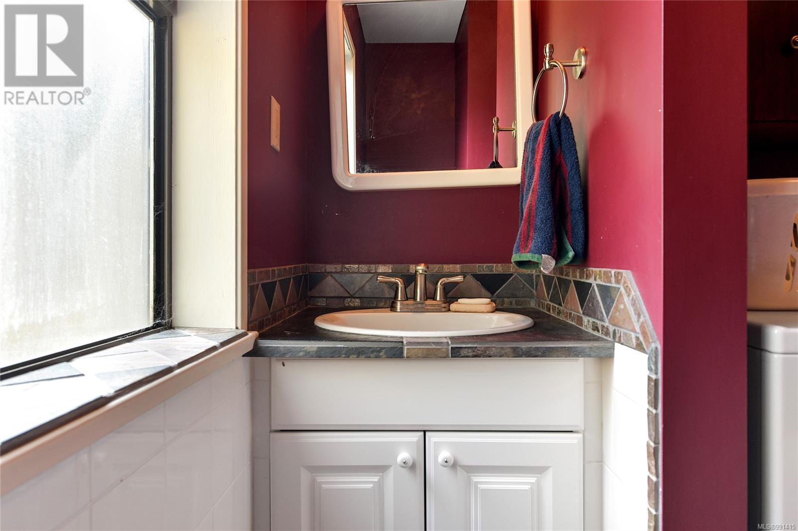  524 Bay Turnabout, Mayne Island