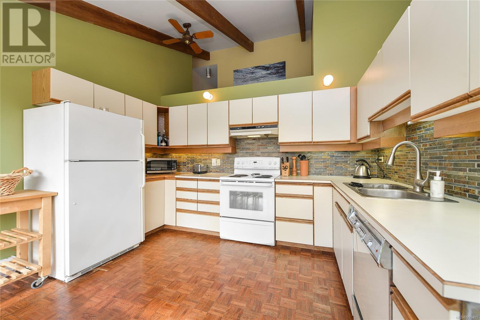  524 Bay Turnabout, Mayne Island