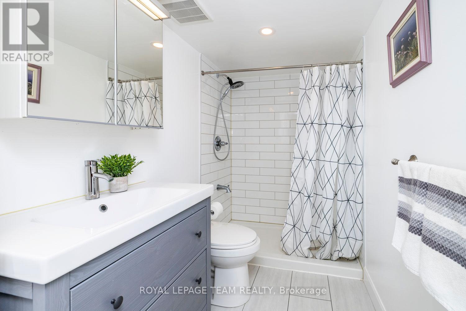 Photo 37 of 213 Cabrelle Place, Ottawa ON