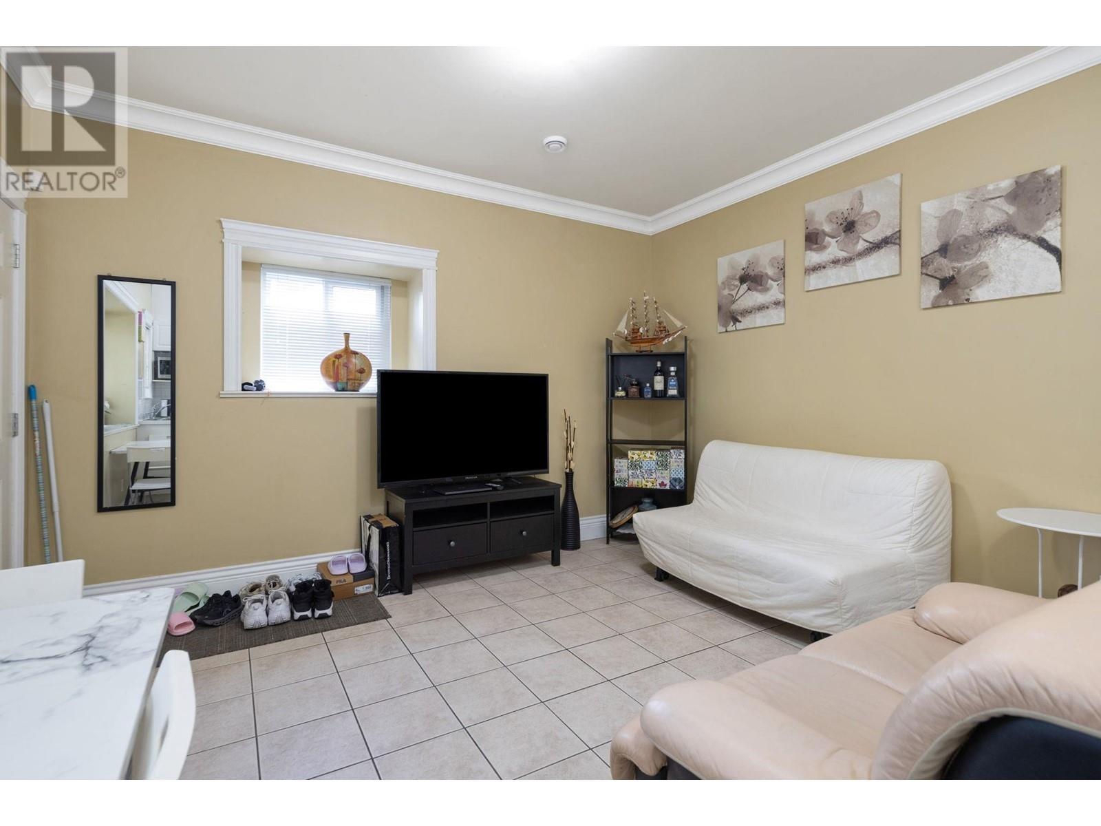 8111 GILBERT Road, Richmond
