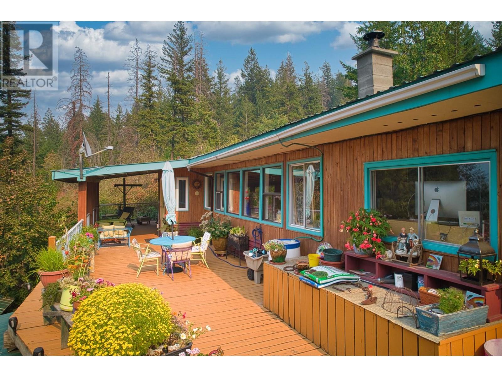 Photo 4 of 3096 Lindberg Road, Sorrento BC