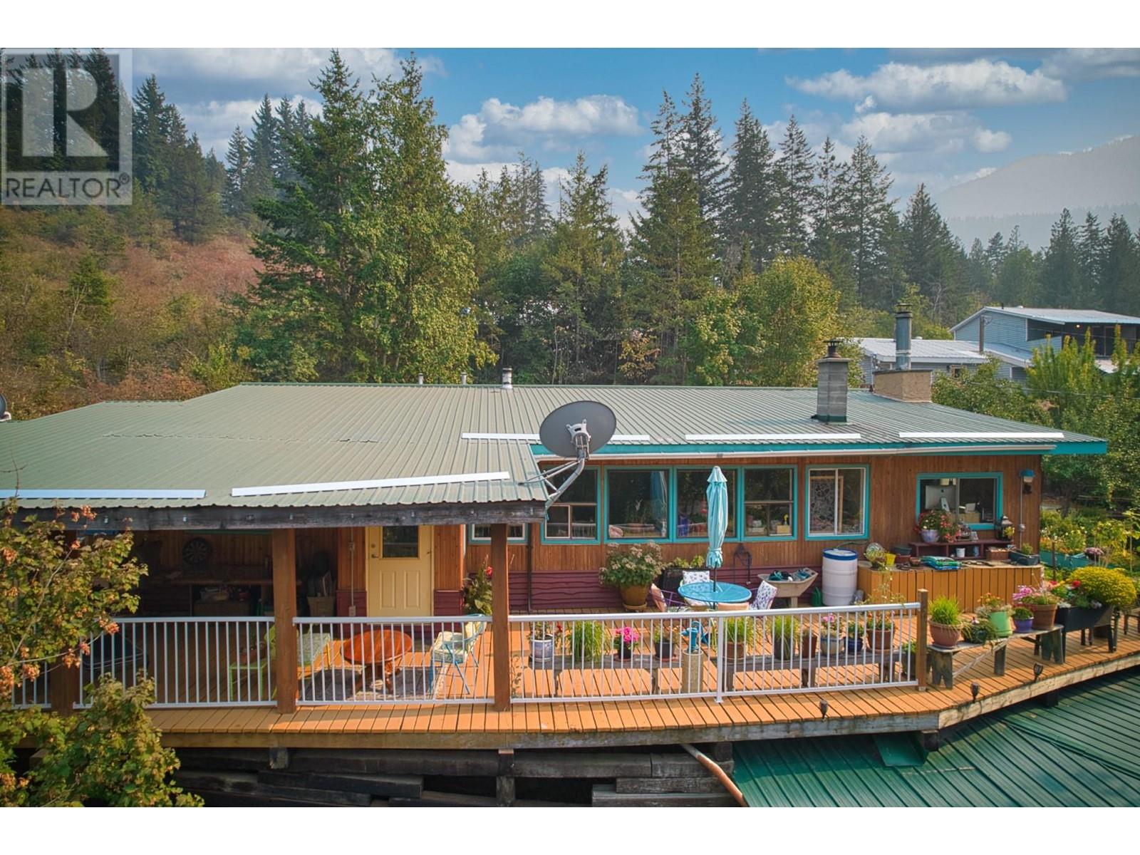 Photo 3 of 3096 Lindberg Road, Sorrento BC