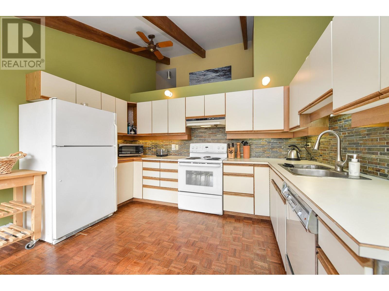 524 BAY TURNABOUT, Mayne Island