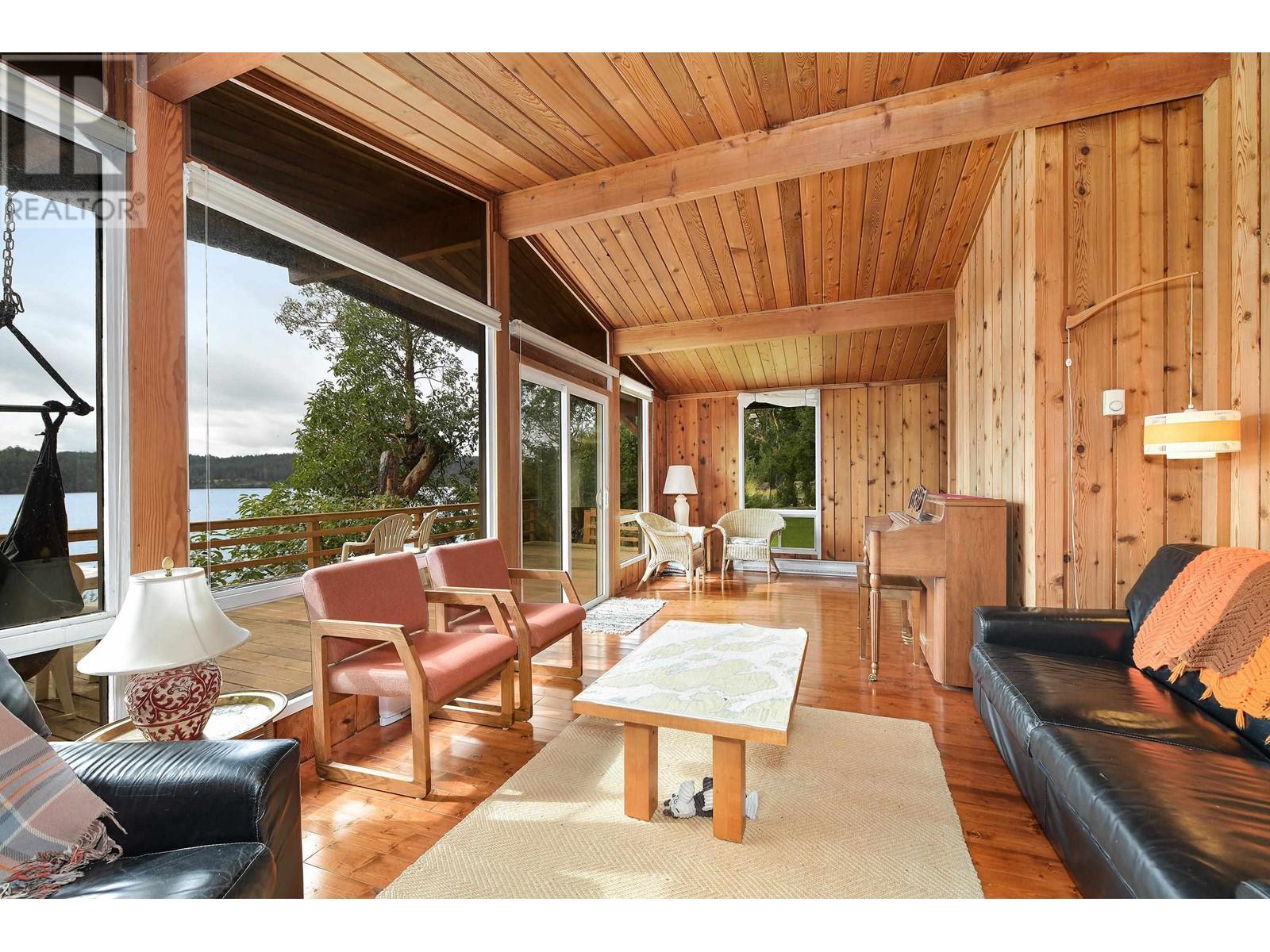 524 BAY TURNABOUT, Mayne Island