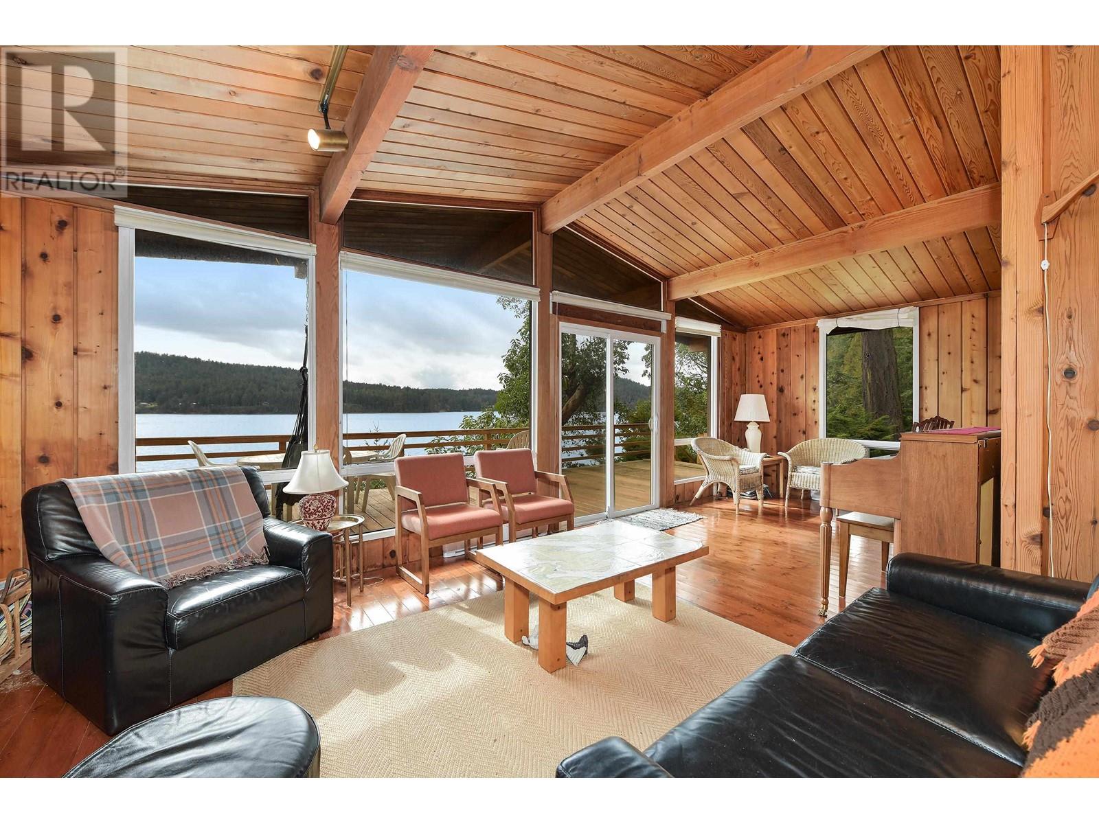 524 BAY TURNABOUT, Mayne Island