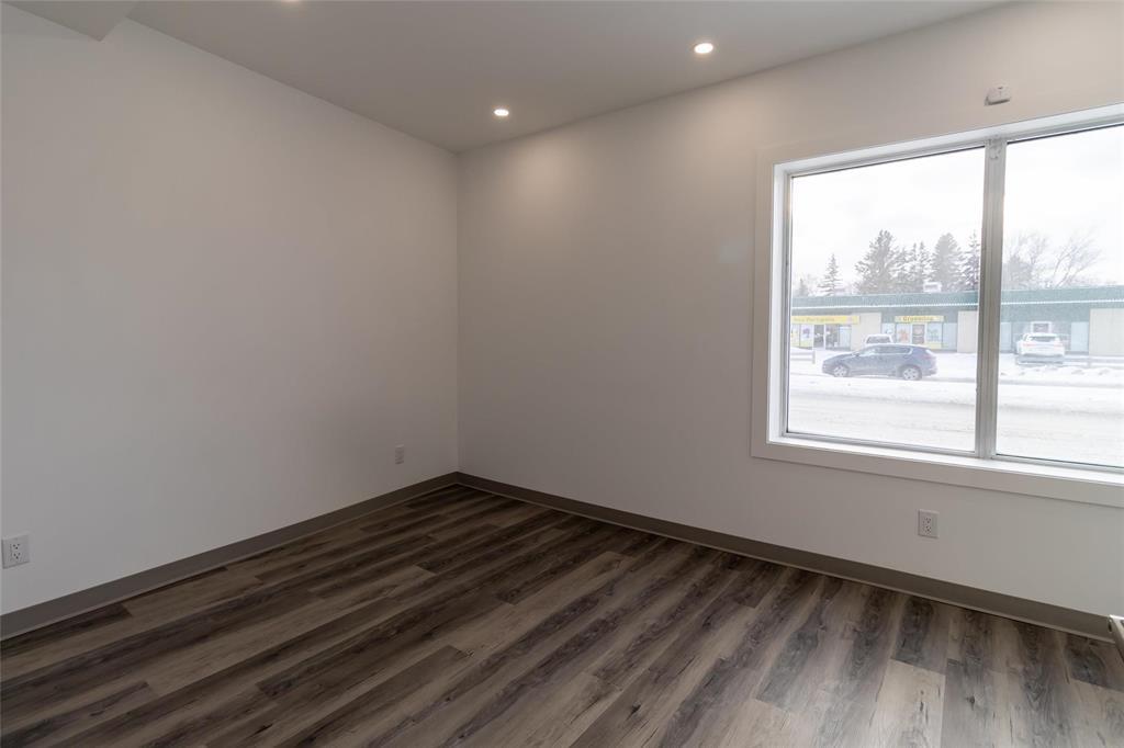 Photo 7 of 3 485 St Annes Road, Winnipeg MB