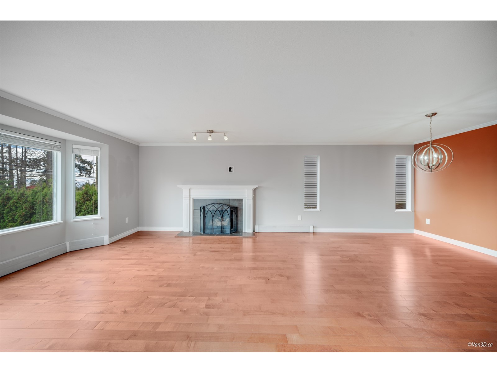15555 BUENA VISTA AVENUE, White Rock real estate listing R2959536