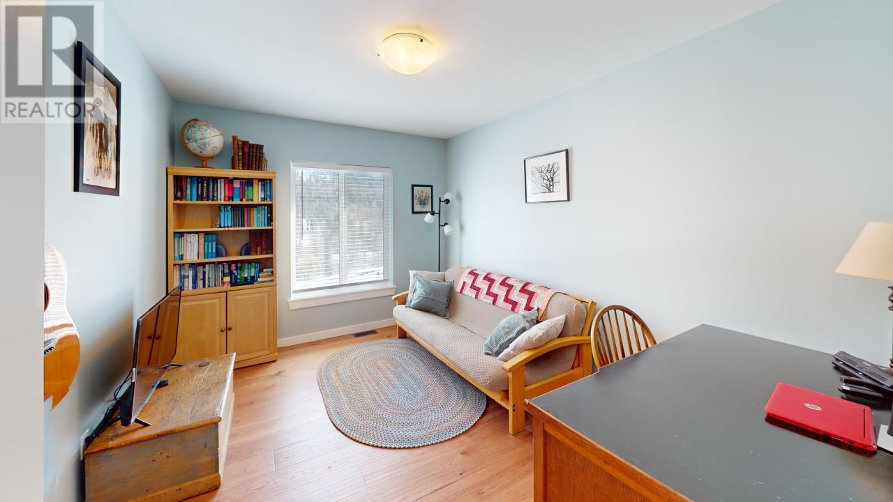 960 REDSTONE Drive, Rossland
