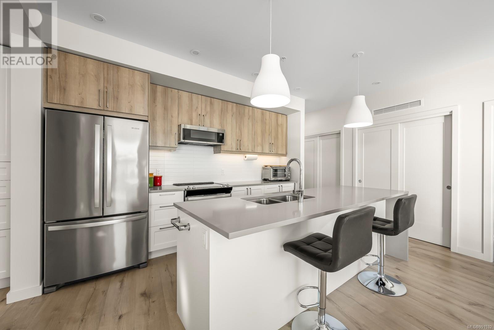 301 536 ISLAND Hwy, Campbell River real estate listing 991532