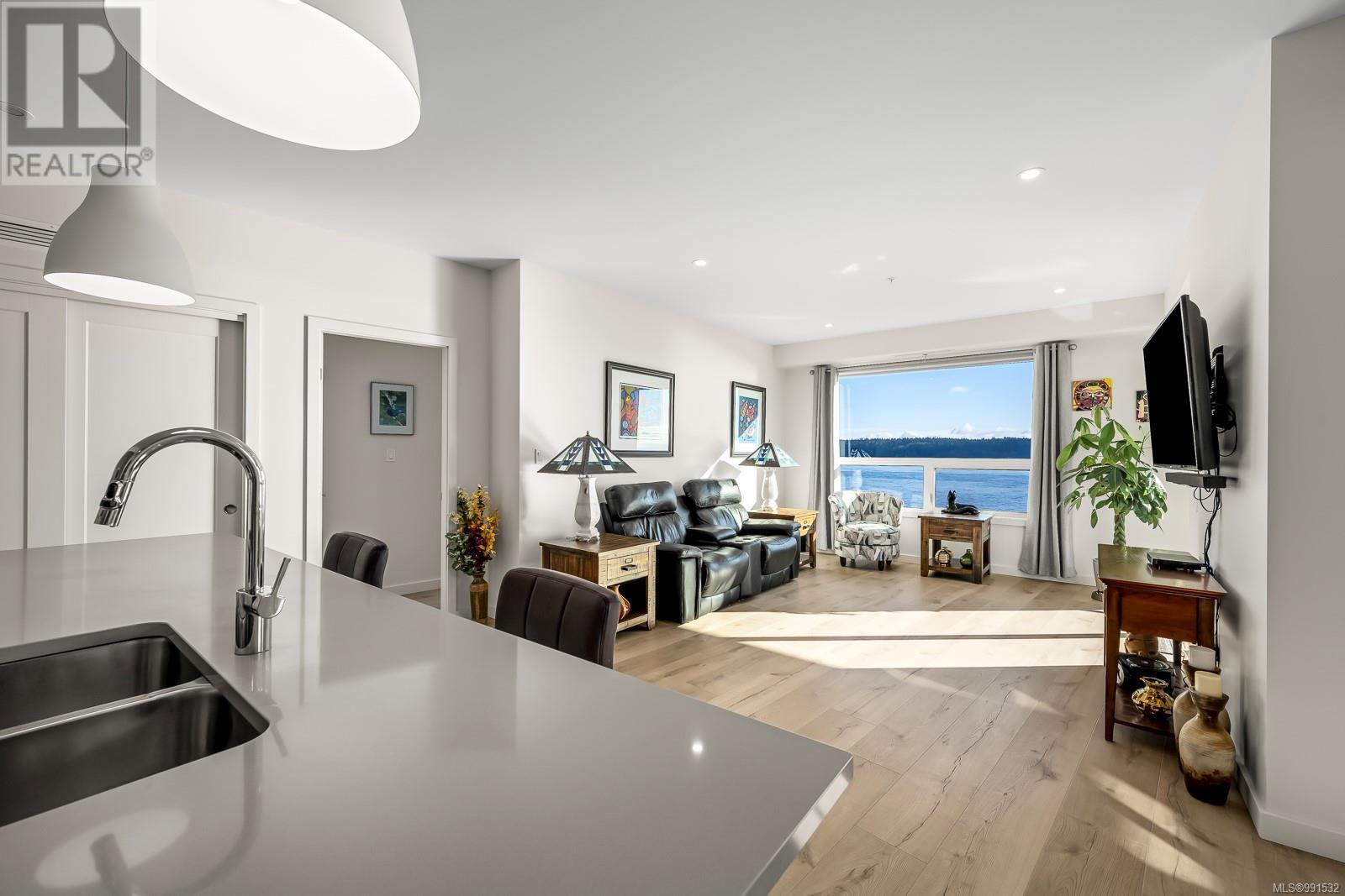 301 536 ISLAND Hwy, Campbell River real estate listing 991532