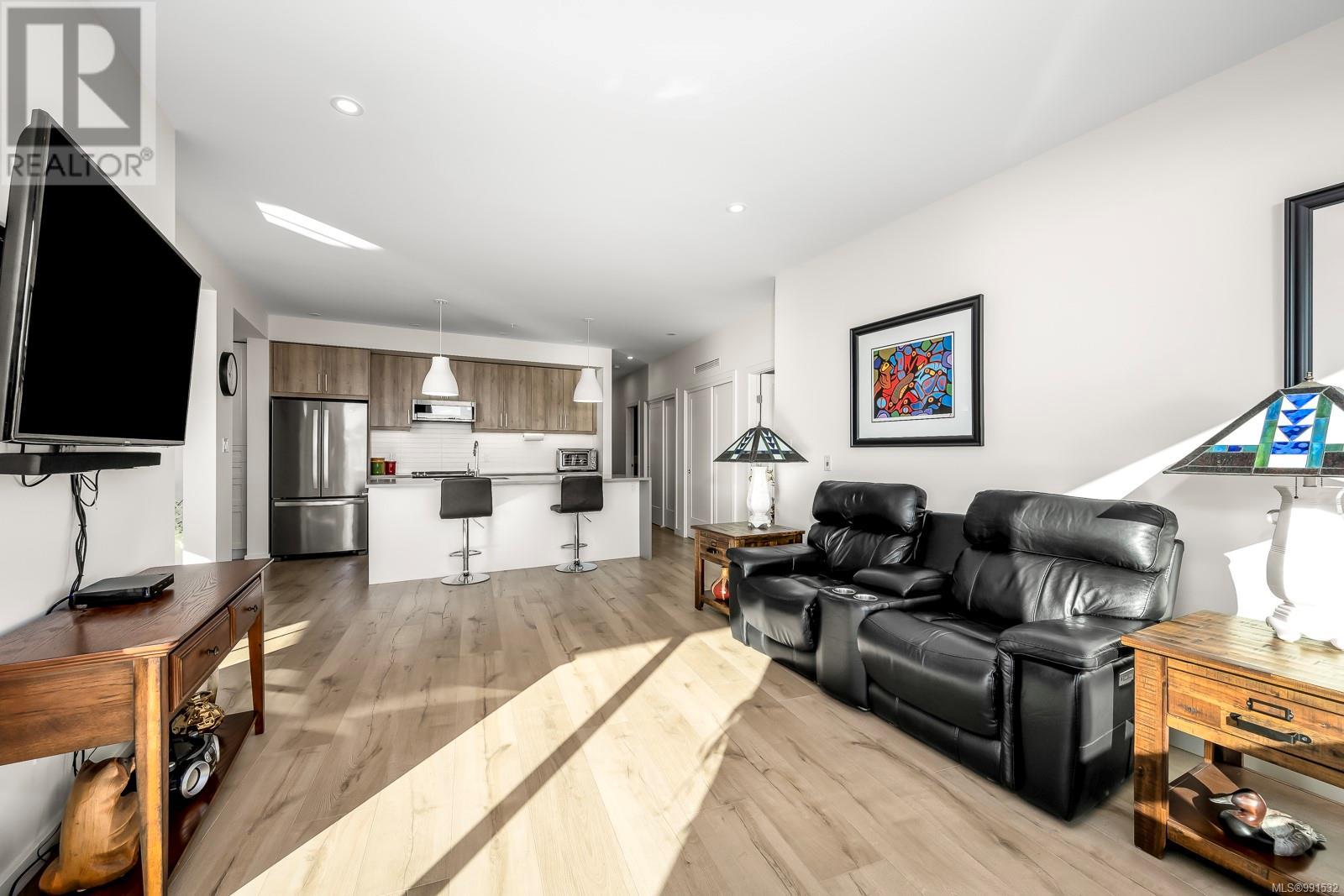 301 536 ISLAND Hwy, Campbell River real estate listing 991532