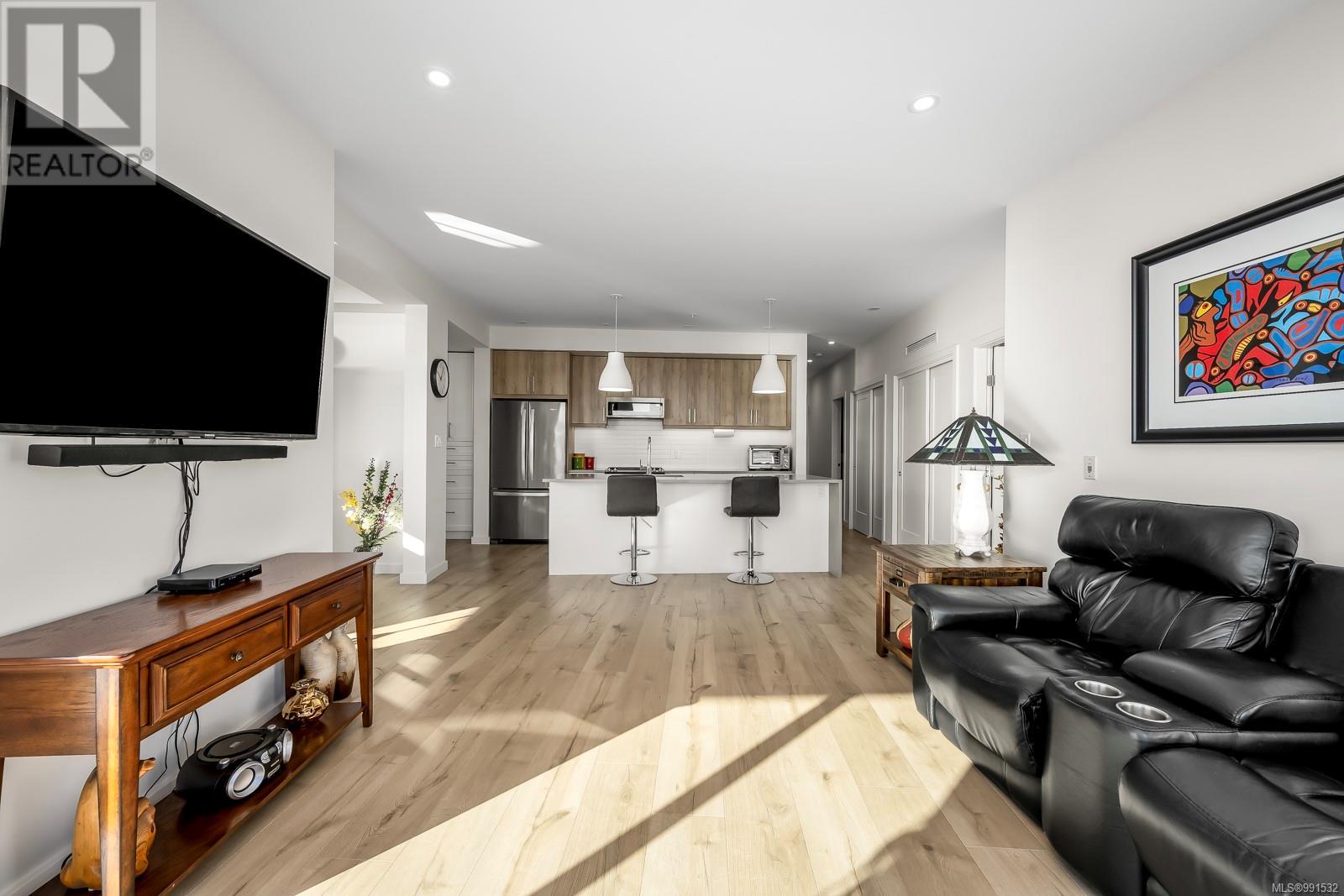301 536 ISLAND Hwy, Campbell River real estate listing 991532