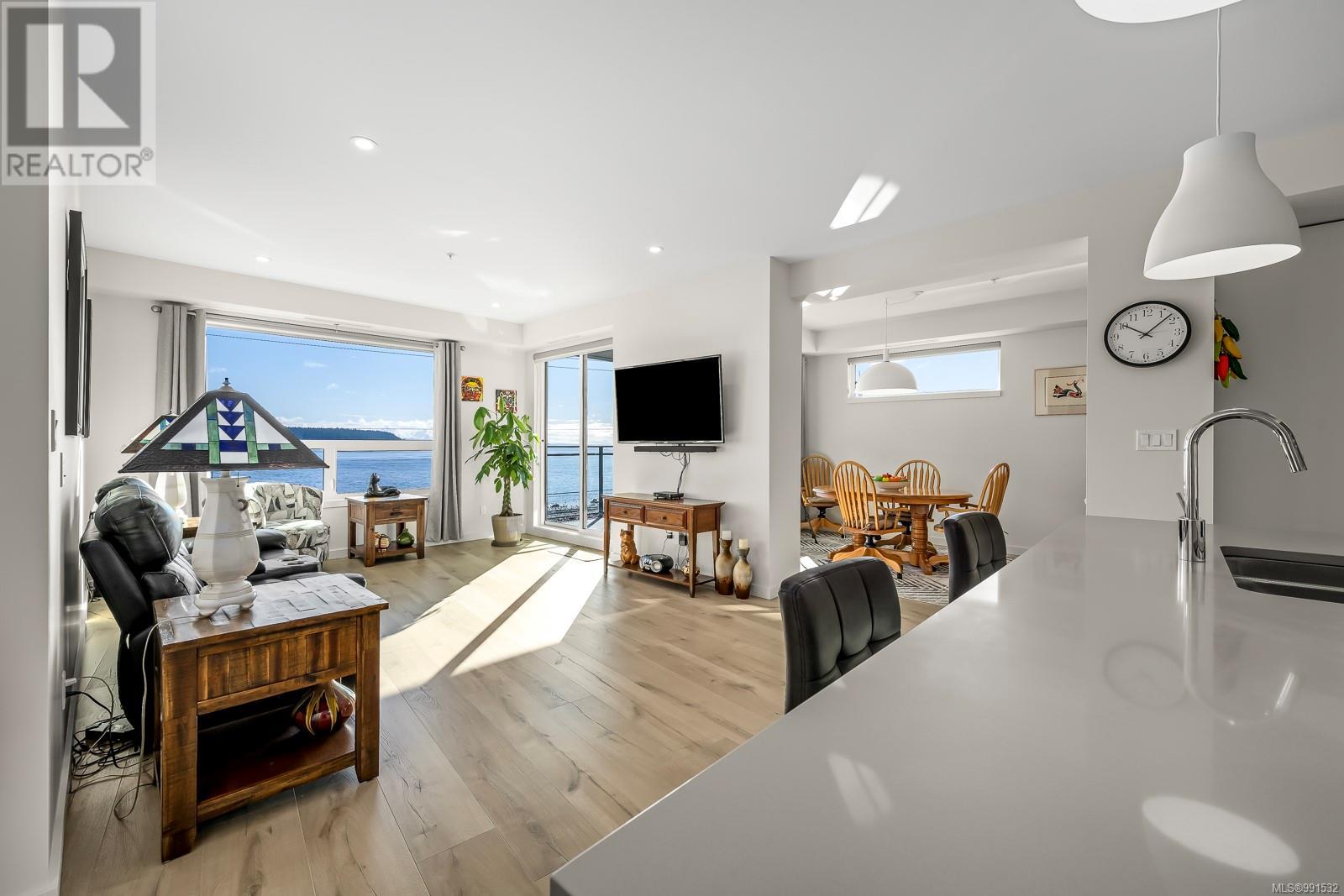 301 536 ISLAND Hwy, Campbell River real estate listing 991532