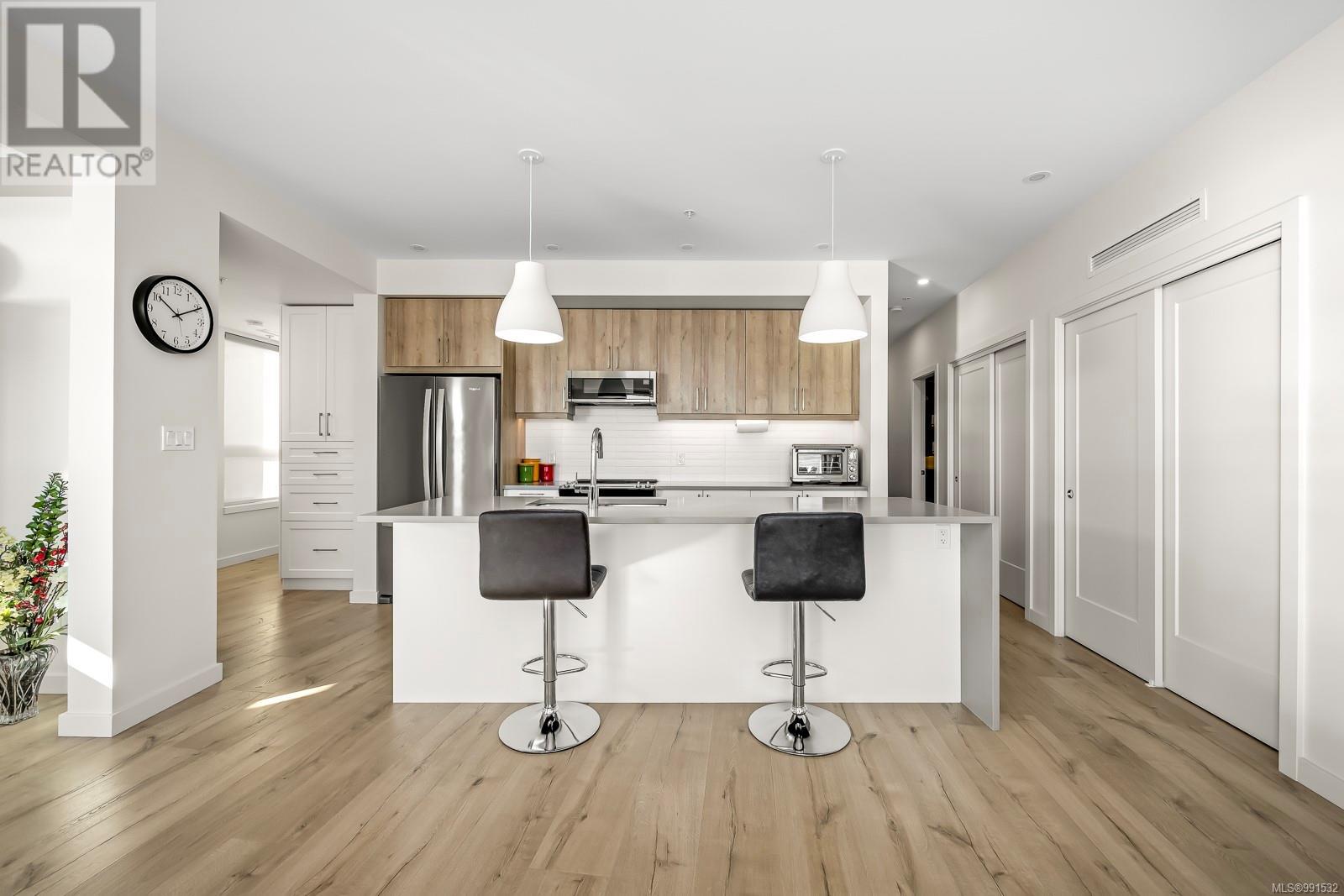 301 536 ISLAND Hwy, Campbell River real estate listing 991532