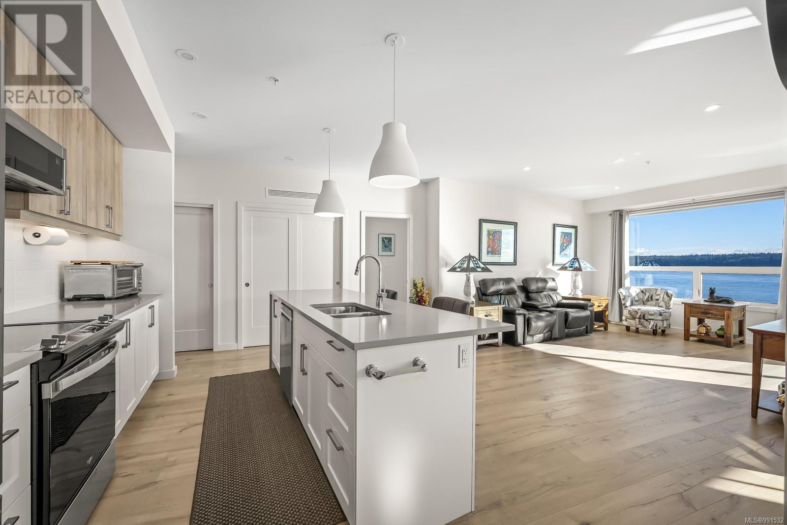 301 536 ISLAND Hwy, Campbell River real estate listing 991532