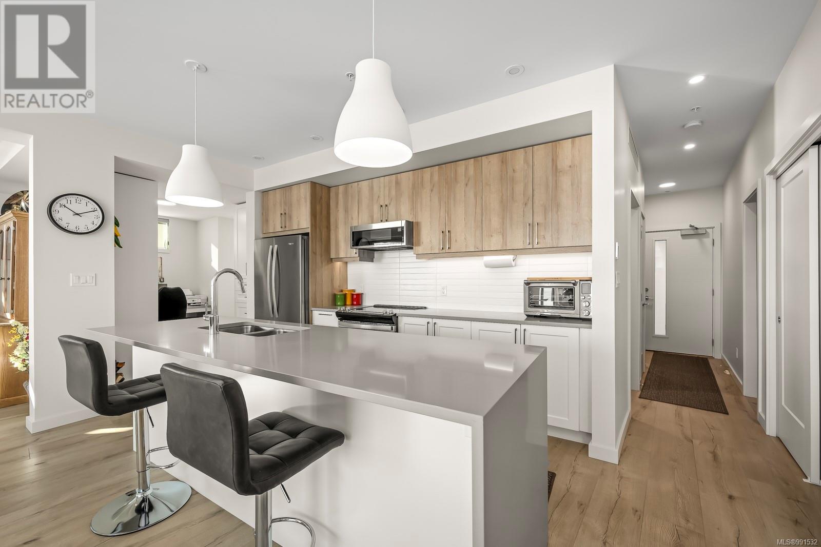 301 536 ISLAND Hwy, Campbell River real estate listing 991532