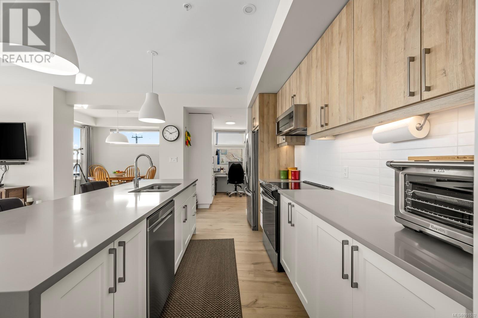 301 536 ISLAND Hwy, Campbell River real estate listing 991532