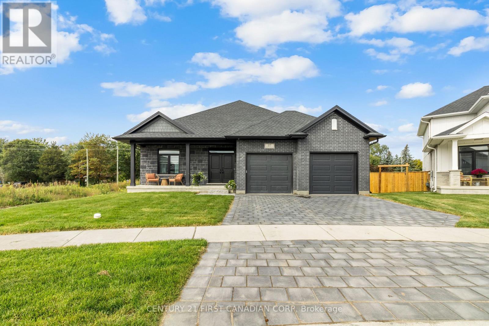 Single Family House Bungalow for Sale in  SPRUCE CRESCENT North Middlesex (Parkhill) 