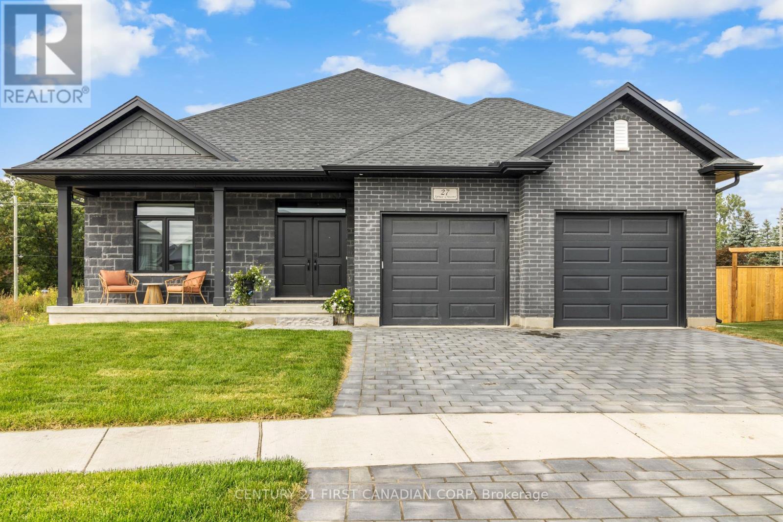 Single Family House Bungalow for Sale in  SPRUCE CRESCENT North Middlesex (Parkhill) 