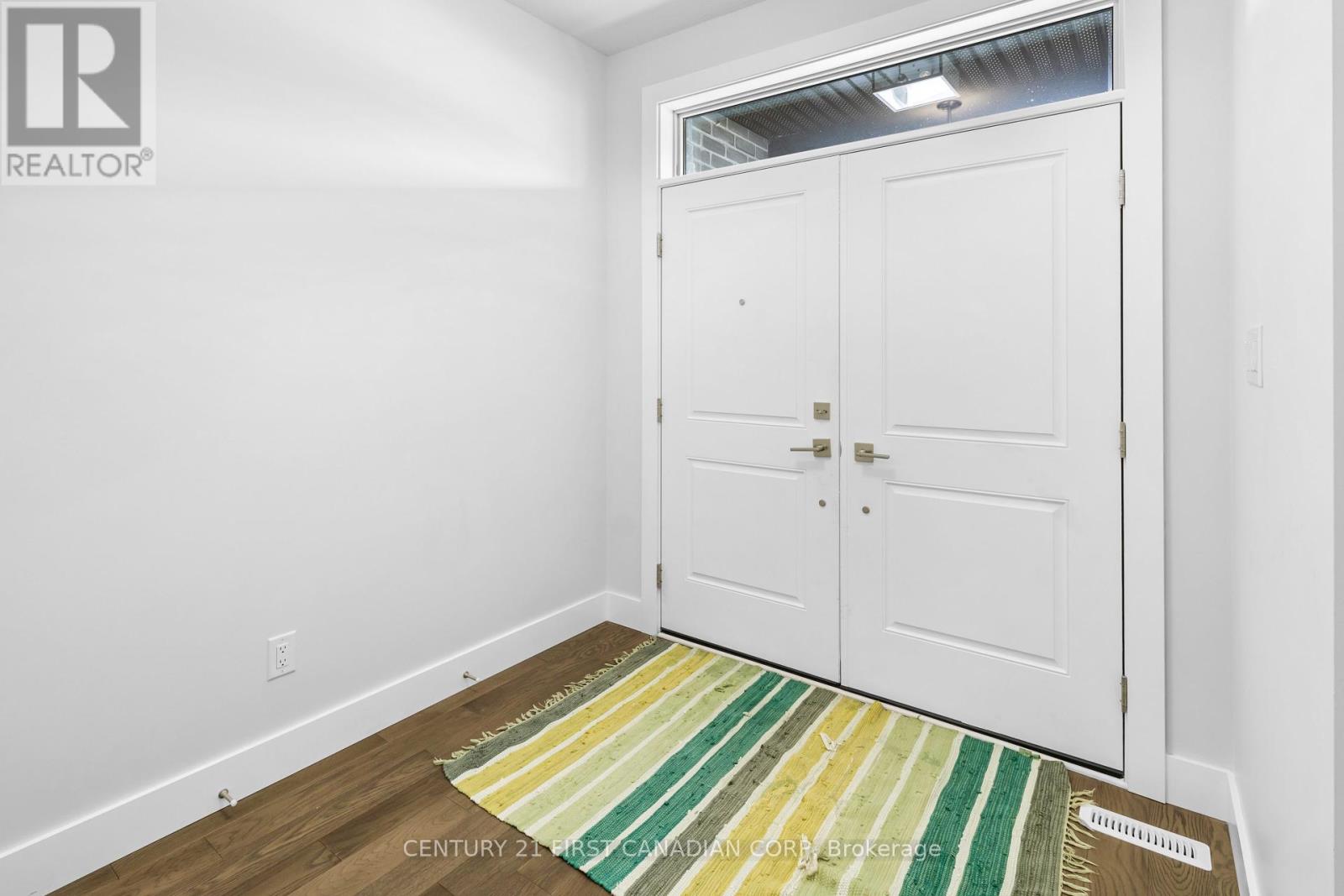 Single Family House Bungalow for Sale in  SPRUCE CRESCENT North Middlesex (Parkhill) 