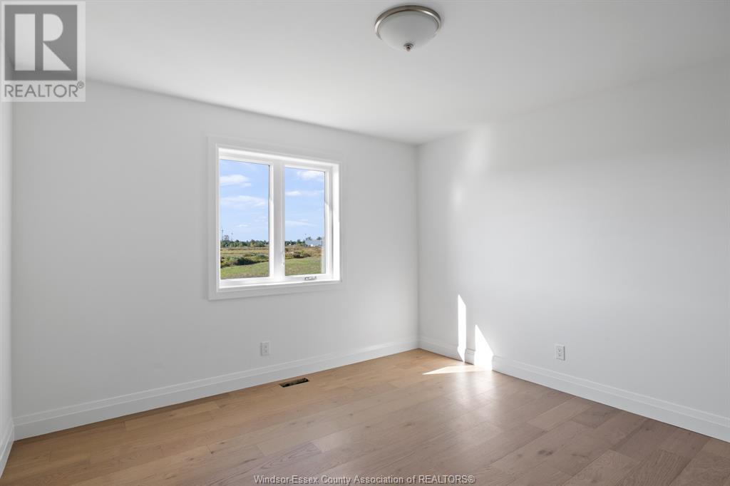 Photo 26 of 116 Bear Street, Essex ON