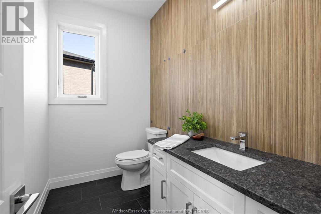 Photo 4 of 116 Bear Street, Essex ON