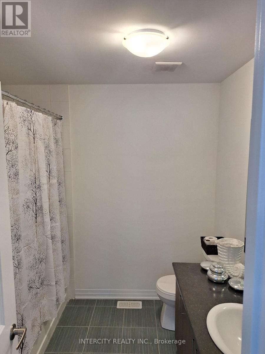Photo 3 of 343 Quebec Street, Clearview ON