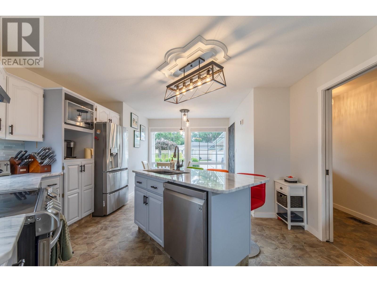 143 805 Comox Street, Penticton