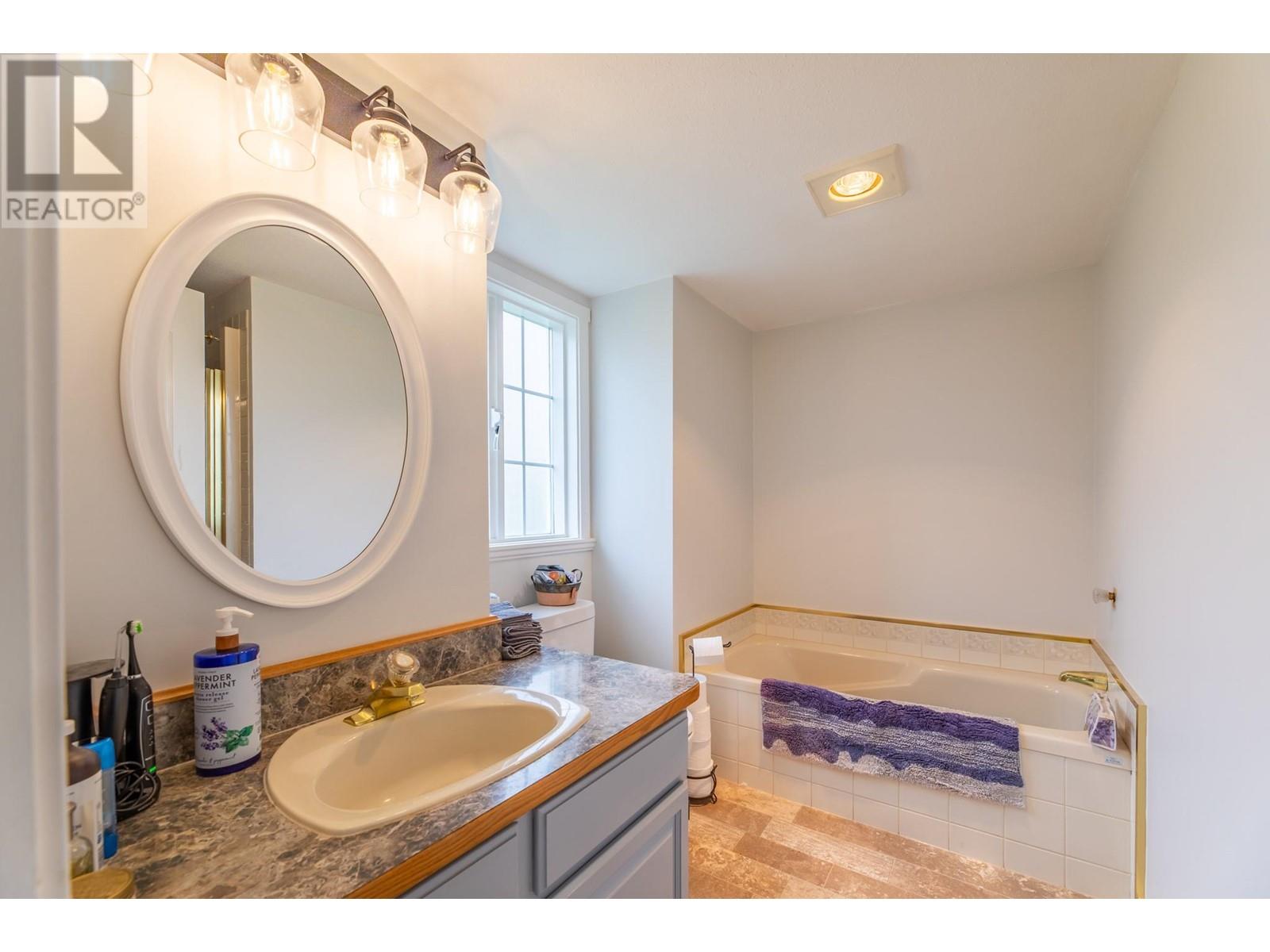 143 805 Comox Street, Penticton