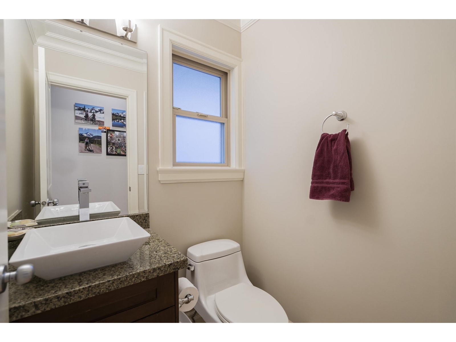 15589 THRIFT AVENUE, White Rock real estate listing R2978841