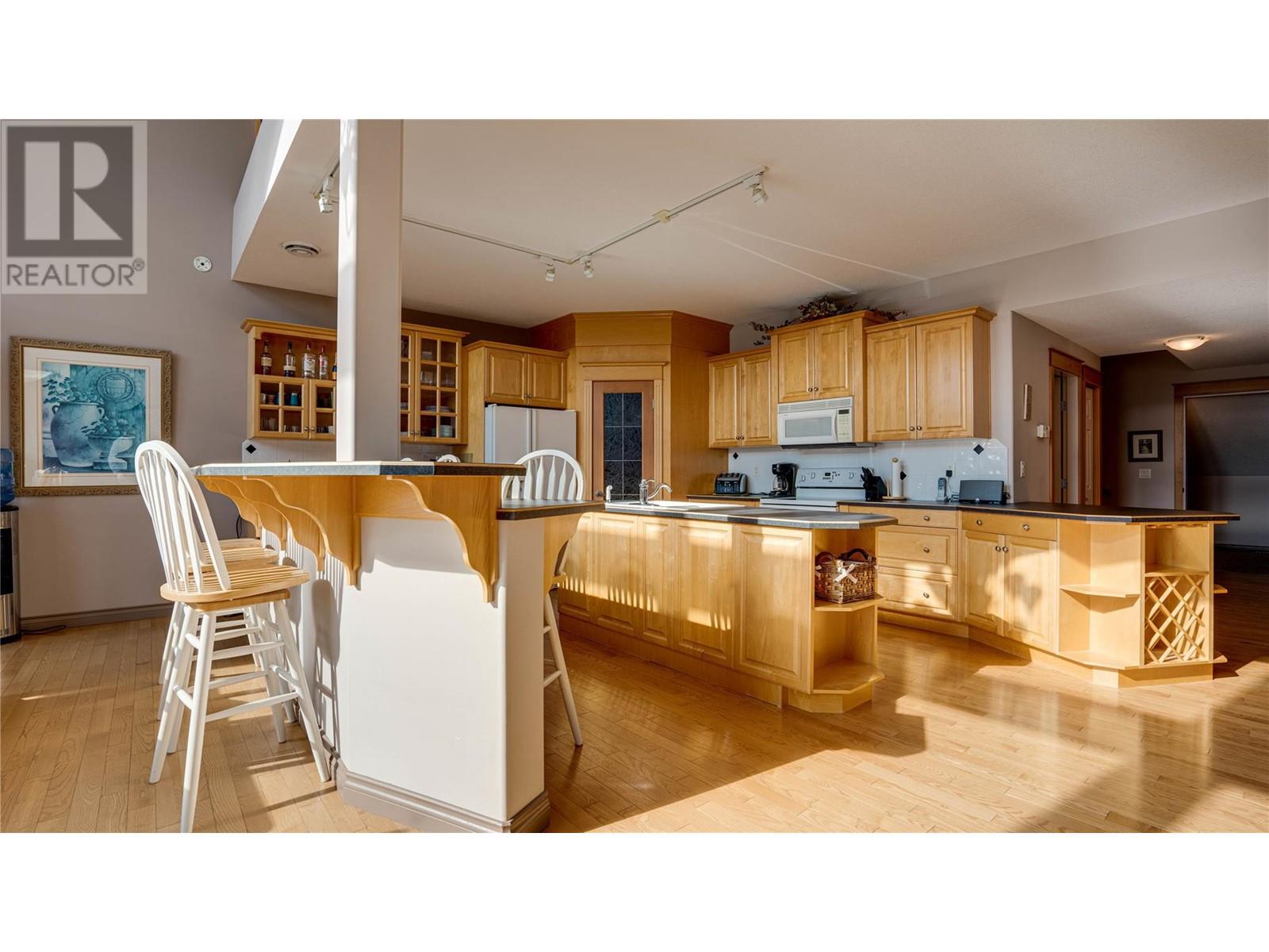 3473 Lakeview Place Unit# 203, Enderby