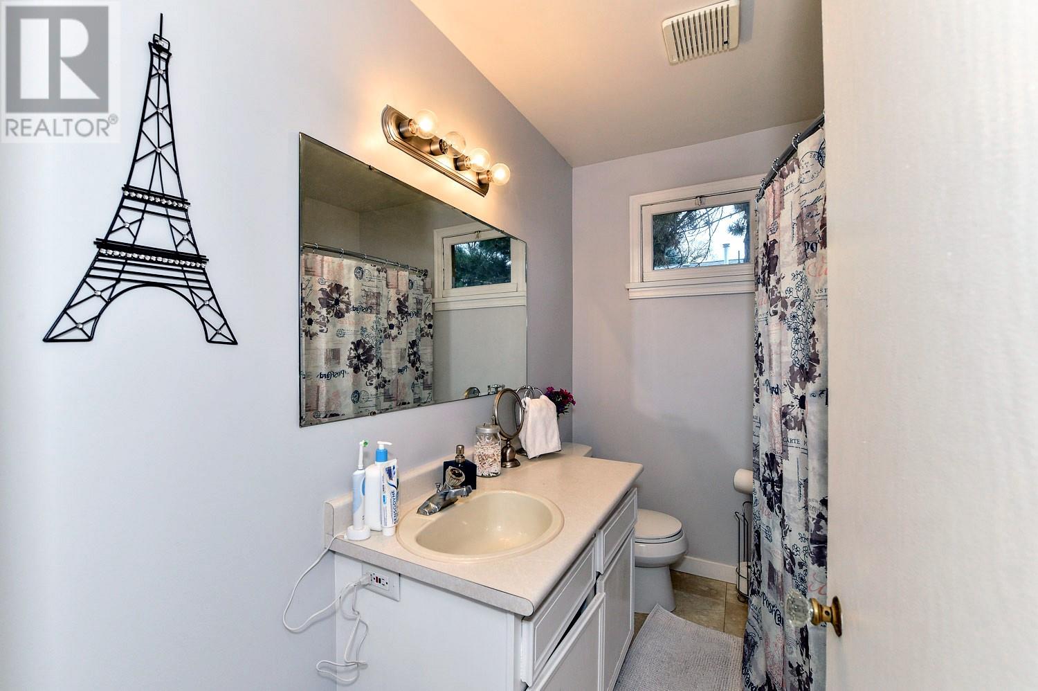  795 Elliot Avenue, Kelowna