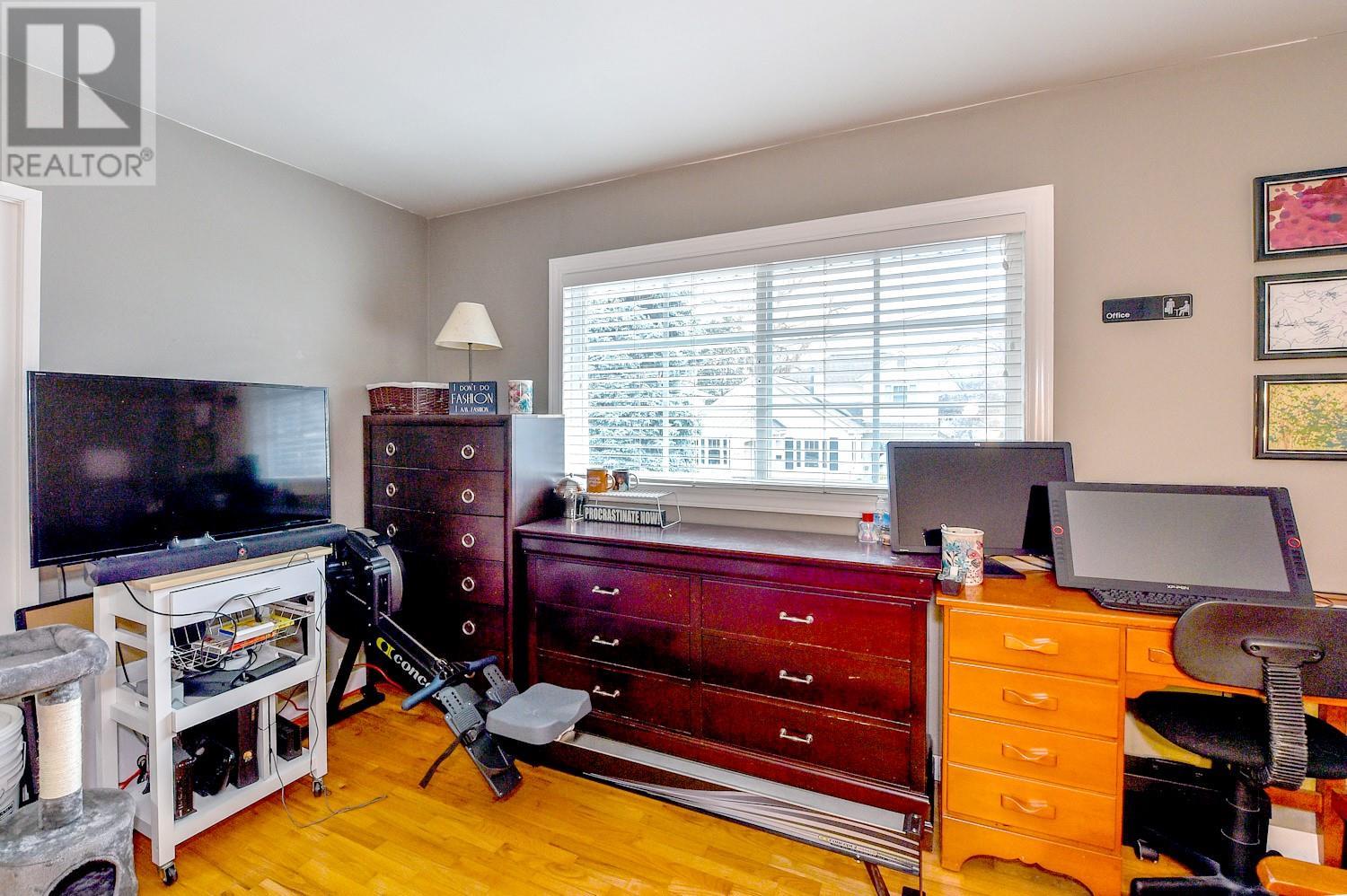  795 Elliot Avenue, Kelowna