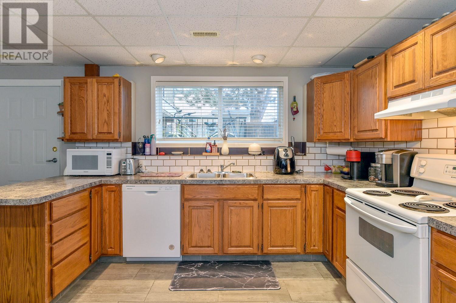  795 Elliot Avenue, Kelowna