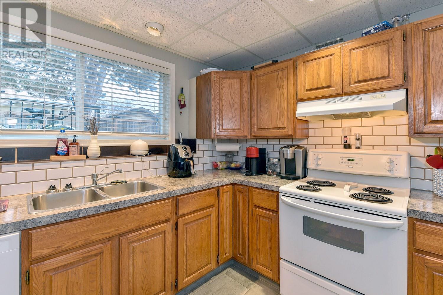  795 Elliot Avenue, Kelowna