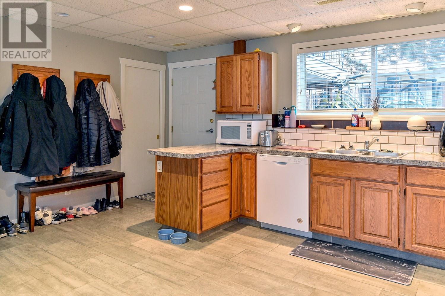 795 Elliot Avenue, Kelowna