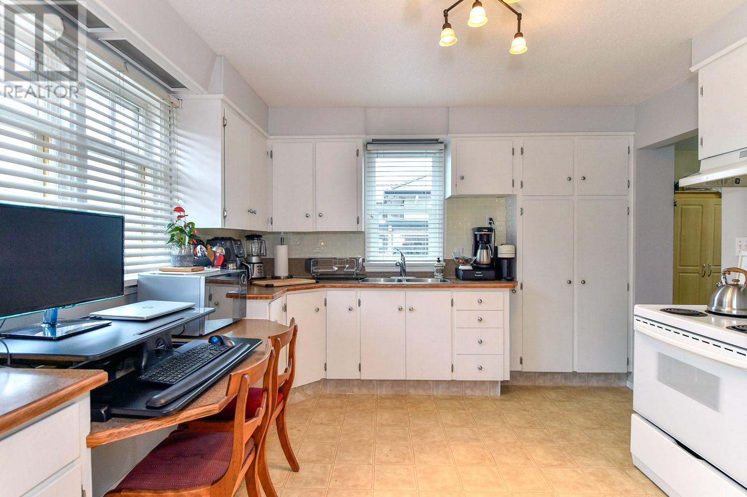  795 Elliot Avenue, Kelowna