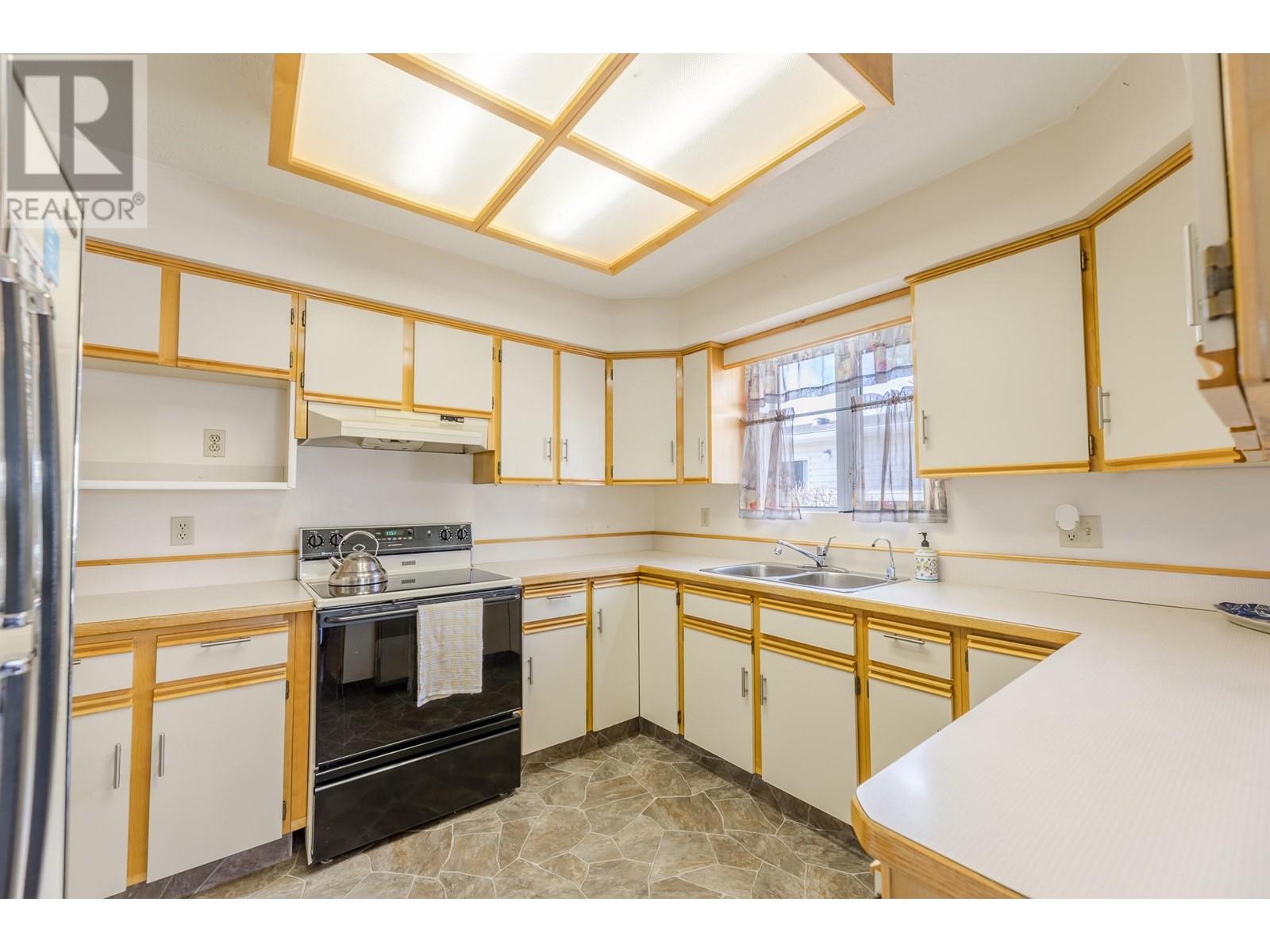 12 17017 SNOW Avenue, Summerland